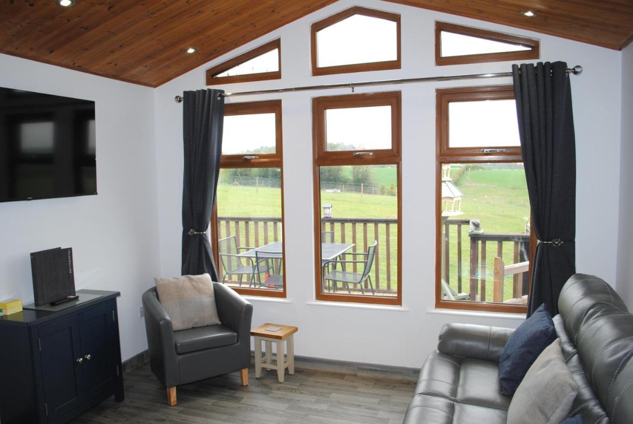 Fairview Farm Holiday Accommodation 14 Luxury Lodges, Cabins, Dog Friendly, Suitable For Couples, Families And Groups, Wedding Guests , Corporate Events, Sleeps 2-65 Guests In Ravenshead, Nottingham Near Sherwood Forest, Set In 88 Acres Экстерьер фото