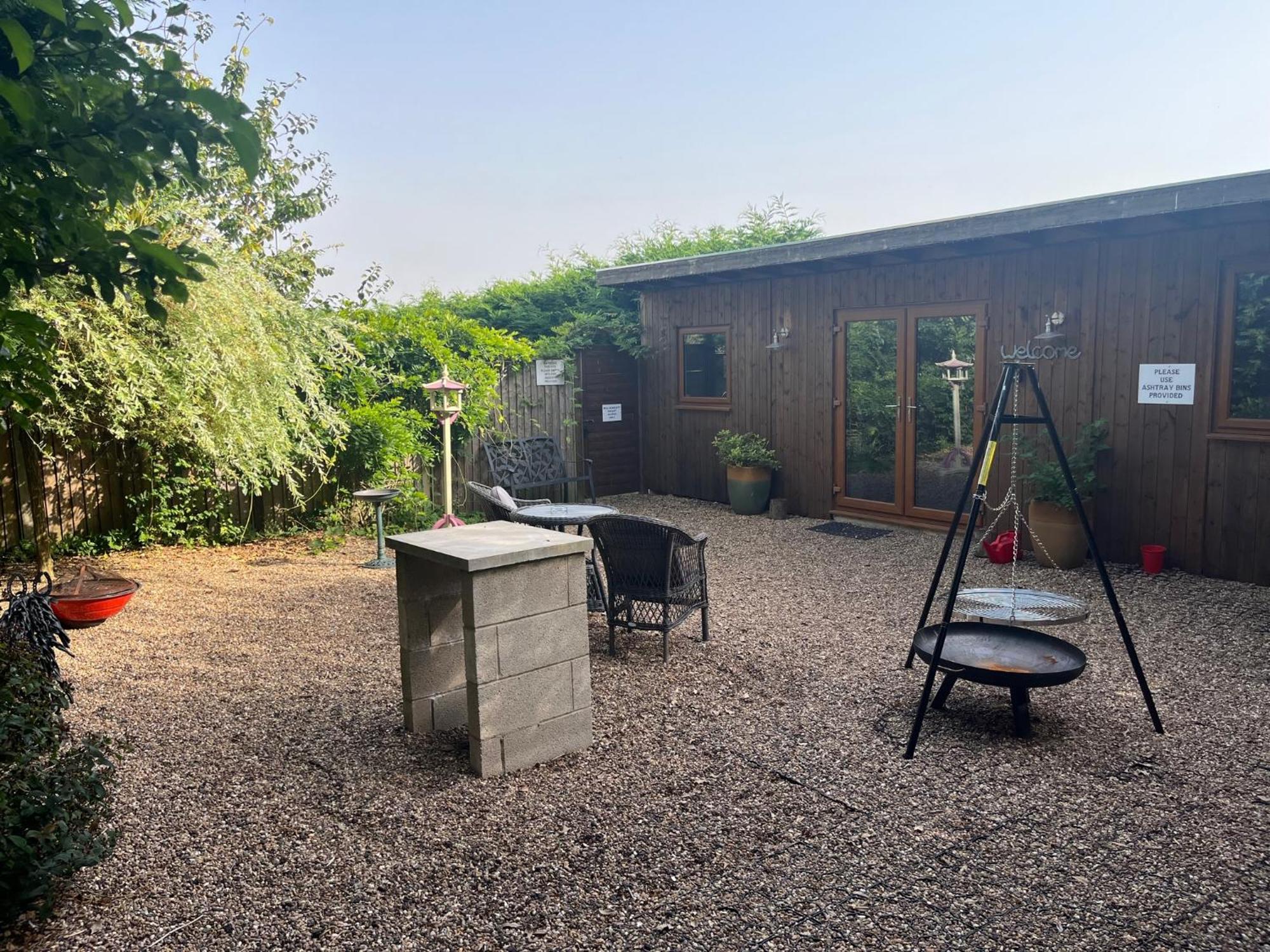 Fairview Farm Holiday Accommodation 14 Luxury Lodges, Cabins, Dog Friendly, Suitable For Couples, Families And Groups, Wedding Guests , Corporate Events, Sleeps 2-65 Guests In Ravenshead, Nottingham Near Sherwood Forest, Set In 88 Acres Экстерьер фото