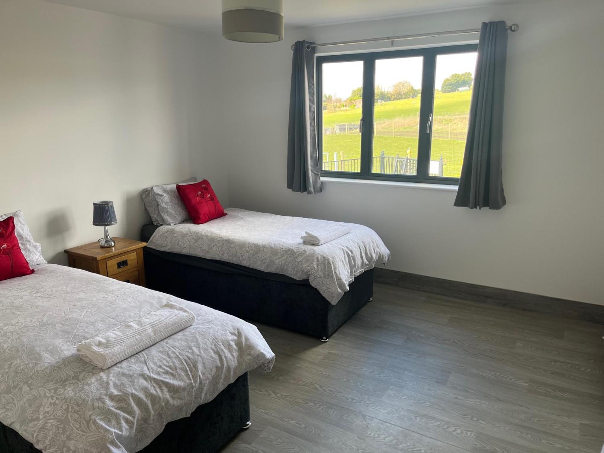 Fairview Farm Holiday Accommodation 14 Luxury Lodges, Cabins, Dog Friendly, Suitable For Couples, Families And Groups, Wedding Guests , Corporate Events, Sleeps 2-65 Guests In Ravenshead, Nottingham Near Sherwood Forest, Set In 88 Acres Экстерьер фото
